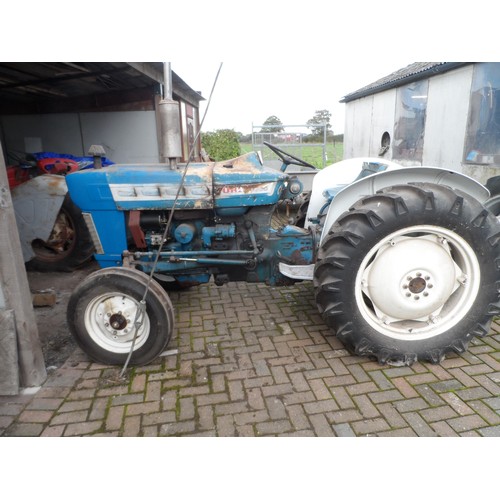 805 - Ford 3000 Select O speed tractor. 4 new tyres, new battery, wiring loom, nose cone, mudguards and st... 