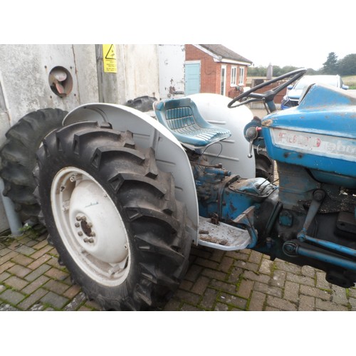 805 - Ford 3000 Select O speed tractor. 4 new tyres, new battery, wiring loom, nose cone, mudguards and st... 