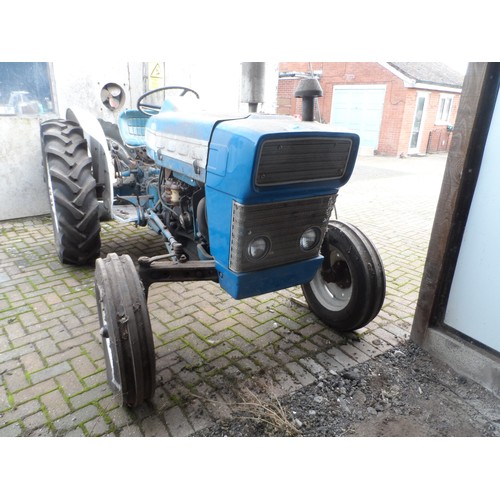 805 - Ford 3000 Select O speed tractor. 4 new tyres, new battery, wiring loom, nose cone, mudguards and st... 