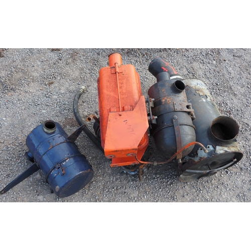 572 - Fordson E27N air intake filter and other filters