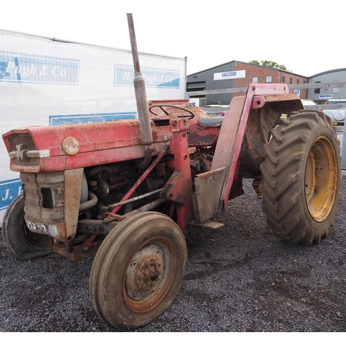 765 - Massey Ferguson 135 tractor. Serial no. 83682. C/w loader brackets. Reg. MHS 497E