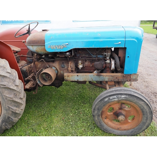 808 - Fordson Major E1A DKN tractor. 1953. Petrol/TVO. New mudguards, good tinwork, runs and drives