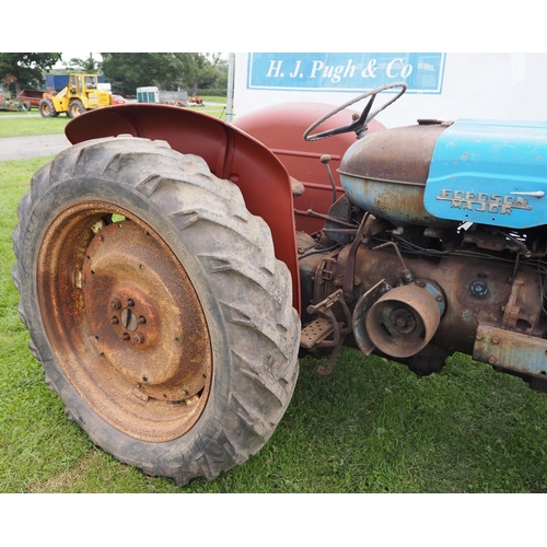 808 - Fordson Major E1A DKN tractor. 1953. Petrol/TVO. New mudguards, good tinwork, runs and drives