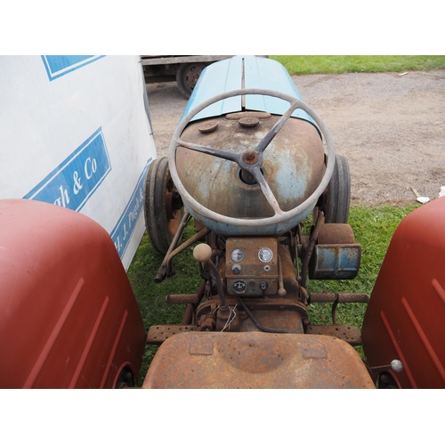 808 - Fordson Major E1A DKN tractor. 1953. Petrol/TVO. New mudguards, good tinwork, runs and drives