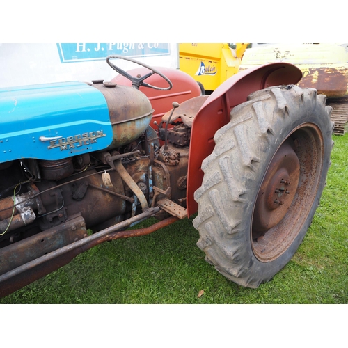 808 - Fordson Major E1A DKN tractor. 1953. Petrol/TVO. New mudguards, good tinwork, runs and drives