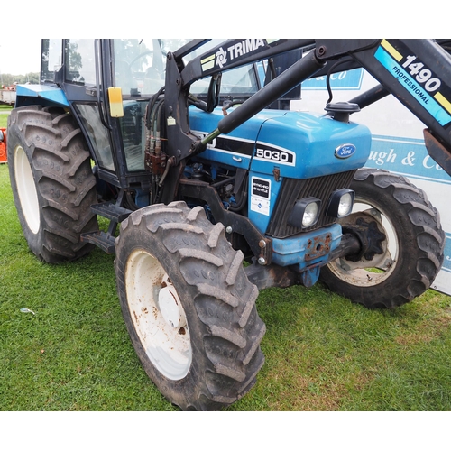 812 - New Holland 5030 tractor. 1995. With Trima loader. All in good working order with very good tyres. F... 