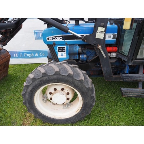 812 - New Holland 5030 tractor. 1995. With Trima loader. All in good working order with very good tyres. F... 