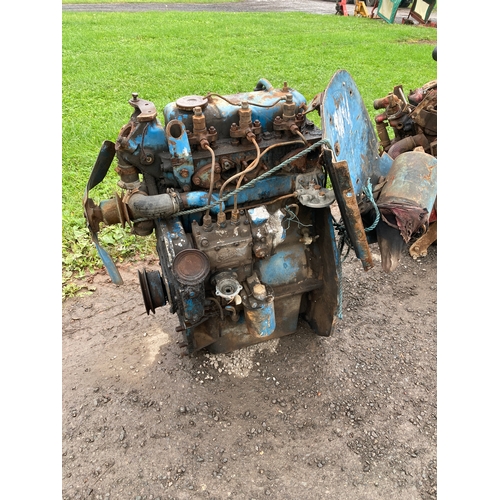 674 - Fordson Dexta engine