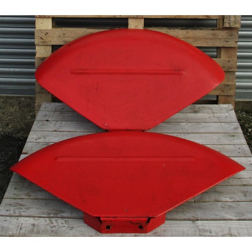 648 - Massey Ferguson 35 mudguards