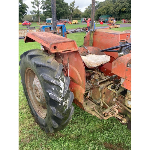 814 - Massey Ferguson 135 tractor. Not been running in 3 years. Fitted with rear pallet tine mast, off loc... 