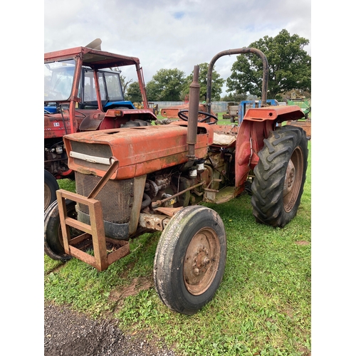 814 - Massey Ferguson 135 tractor. Not been running in 3 years. Fitted with rear pallet tine mast, off loc... 