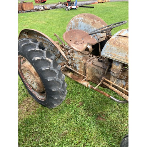 815 - Ford Ferguson petrol tractor