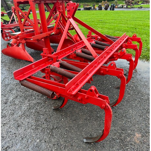 696 - David Brown spring tine cultivator