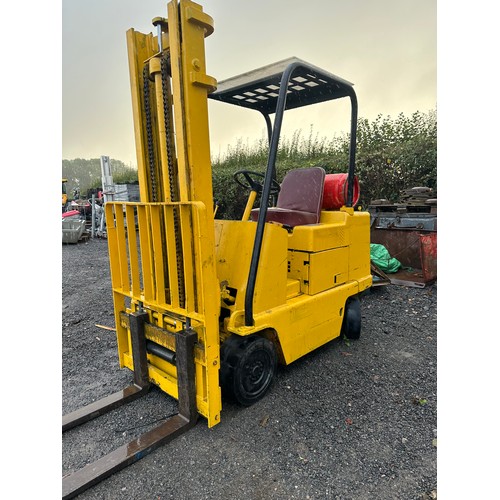 748 - Caterpillar gas forklift 2 ton. Runs and drives. Key in office