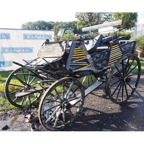 608A - Horse drawn carriage for restoration