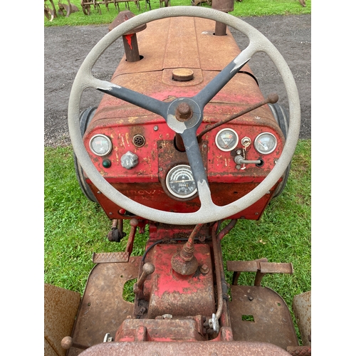 810 - International B-275 tractor. Runs and drives. Good tyres. S/n 45604