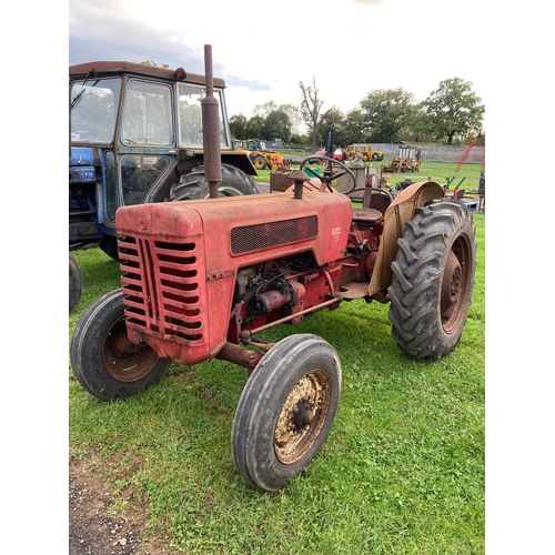 810 - International B-275 tractor. Runs and drives. Good tyres. S/n 45604