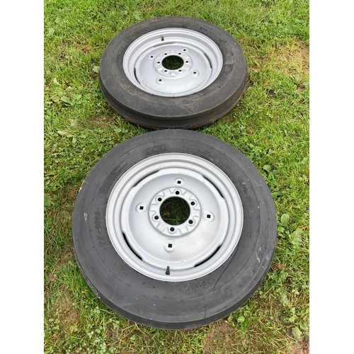 628 - Massey Ferguson 600 x 19 wheels and unused tyres