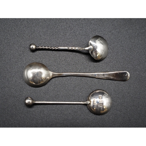 208 - Silver salt spoons - 3