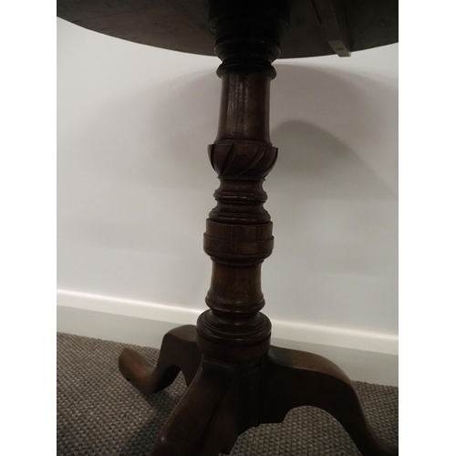 331 - Georgian wine table in mahogany on pedestal base 27