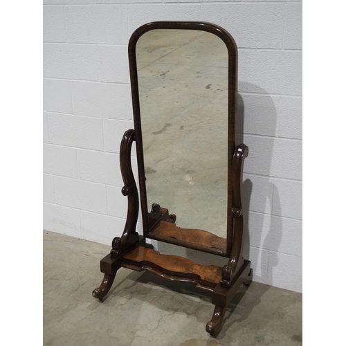 317 - Antique cheval mirror in mahogany on castors 47