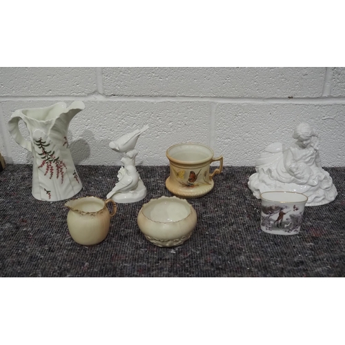 46 - Worcester Locke porcelain cup and bowl and other Worcester porcelain to include jug