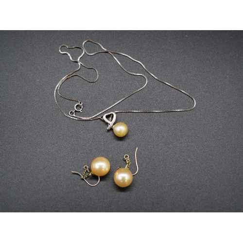 224 - Single clustered pearl pendant with silver chain and pearl drop earrings