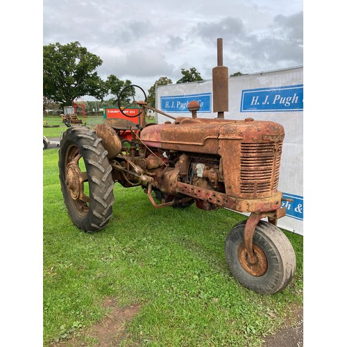 800 - International Farmall 'H' 3 wheel row crop tractor. Original condition, good runner. Ex Lincolnshire... 