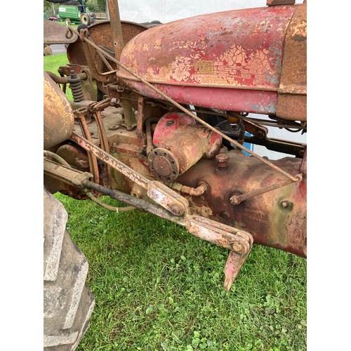 800 - International Farmall 'H' 3 wheel row crop tractor. Original condition, good runner. Ex Lincolnshire... 