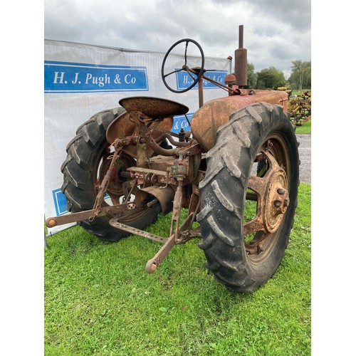 800 - International Farmall 'H' 3 wheel row crop tractor. Original condition, good runner. Ex Lincolnshire... 