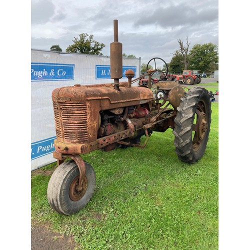 800 - International Farmall 'H' 3 wheel row crop tractor. Original condition, good runner. Ex Lincolnshire... 