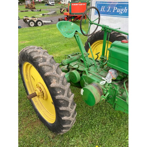 799 - John Deere model B tractor. Restored, runs well, cross pattern tyres. Supplied by Watson & Haig Ando... 