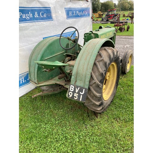 798 - John Deere 'BO' tractor. Orchard model of the 'BR' original Herefordshire tractor. Cross pattern rea... 