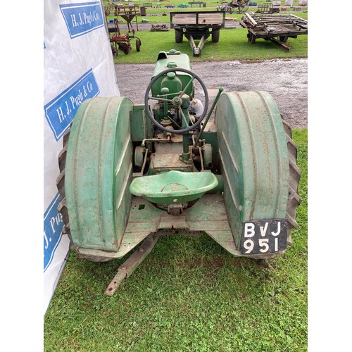 798 - John Deere 'BO' tractor. Orchard model of the 'BR' original Herefordshire tractor. Cross pattern rea... 