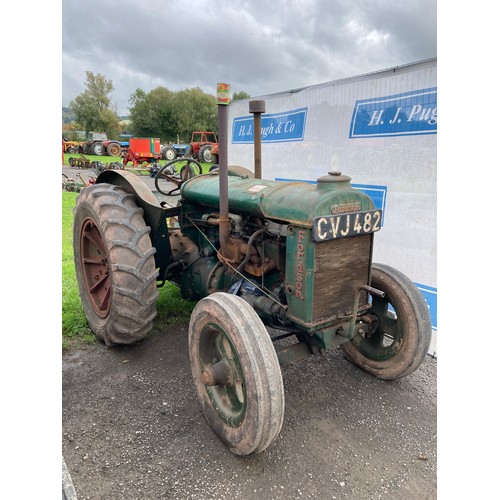 790 - Fordson Standard tractor. Runs and drives. High top gear.