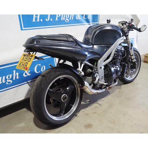 875 - Triumph 955I Speed Triple motorcycle. 2001. 955cc.
Runs and rides, digital dash, custom SS exhaust a... 