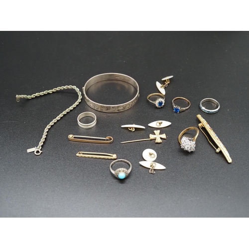 230 - Mixed jewellery to include silver bracelet, rings, brooches, etc.