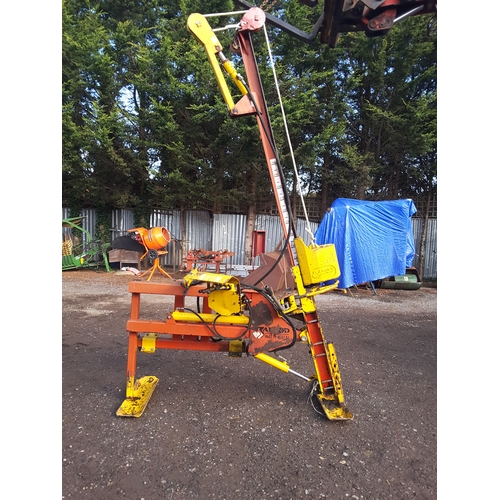 1403 - Rabaud Post Hammer with hydraulic top link and hydraulic side-shift.  Good working order