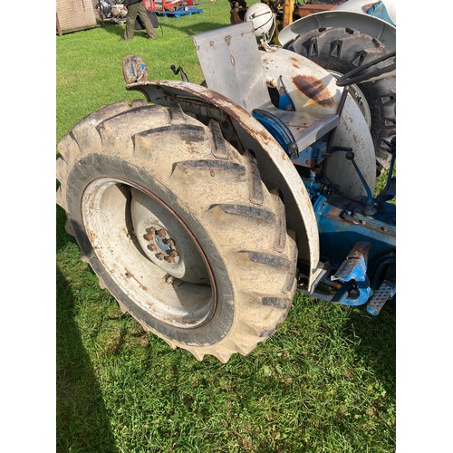 804 - Ford 3000 vineyard tractor