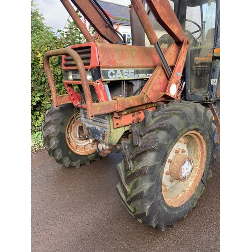 150 - Case International 885XL tractor. Runs and drives, fitted with Quicke 3260 loader, showing 4425 hour... 