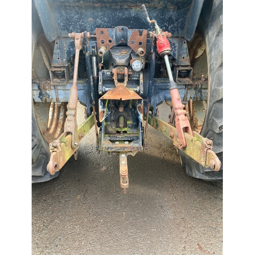 150 - Case International 885XL tractor. Runs and drives, fitted with Quicke 3260 loader, showing 4425 hour... 