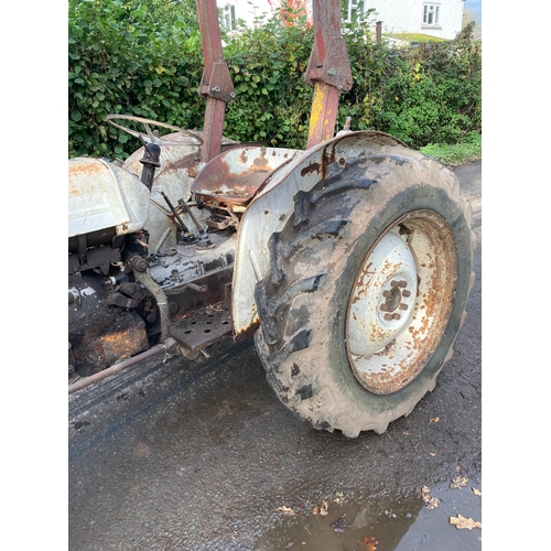 142 - David Brown 780 Selectamatic tractor. Engine turns over. Fitted with power steering and roll over fr... 