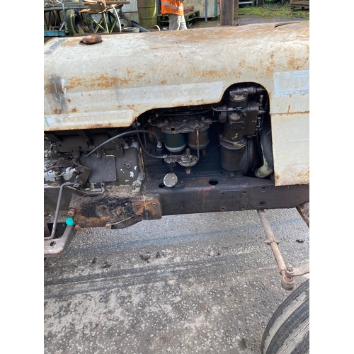 142 - David Brown 780 Selectamatic tractor. Engine turns over. Fitted with power steering and roll over fr... 