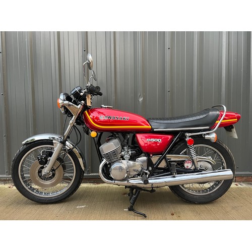 842 - Kawasaki KH500 motorcycle. 1976. 500cc
Engine No. 118142
Last ridden in September 2023.
The bike has... 