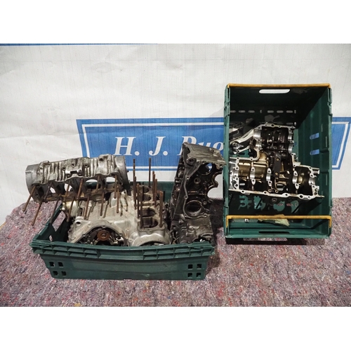 104 - Honda CB400 engine casings