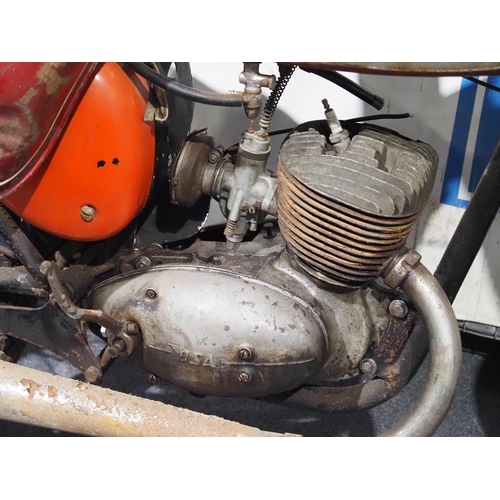 BSA D7 Bantam project. Frame No-D725396 Engine No- ED7B938 Reg 951 DUE.