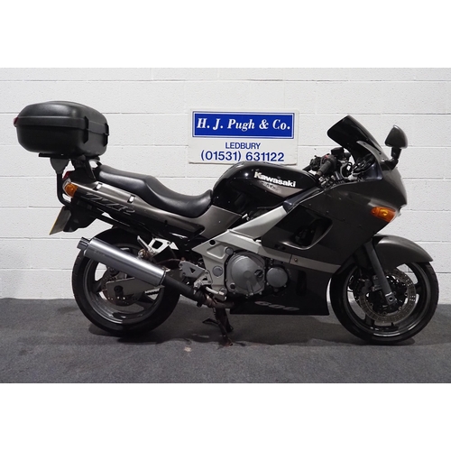 892 - Kawasaki ZZR600 motorcycle. 2000. 599cc
Runs and rides, MOT until 22/10/24. 
Reg. W856 CUA. V5. Key