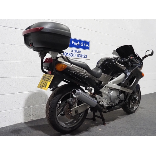892 - Kawasaki ZZR600 motorcycle. 2000. 599cc
Runs and rides, MOT until 22/10/24. 
Reg. W856 CUA. V5. Key