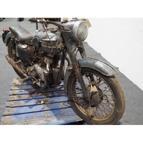 922 - Triumph 6T Thunderbird motorcycle project. 1957. 650cc
Frame no. 010463
Engine no. 6T-010463
Propert... 