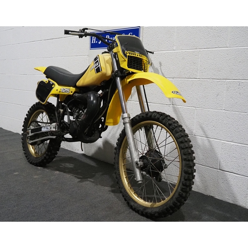 932 - Yamaha YZ125 motocross bike. 1982. 125cc
Frame no. 5X4-017171
Engine no. 5X4-017171
Runs. Matching n... 